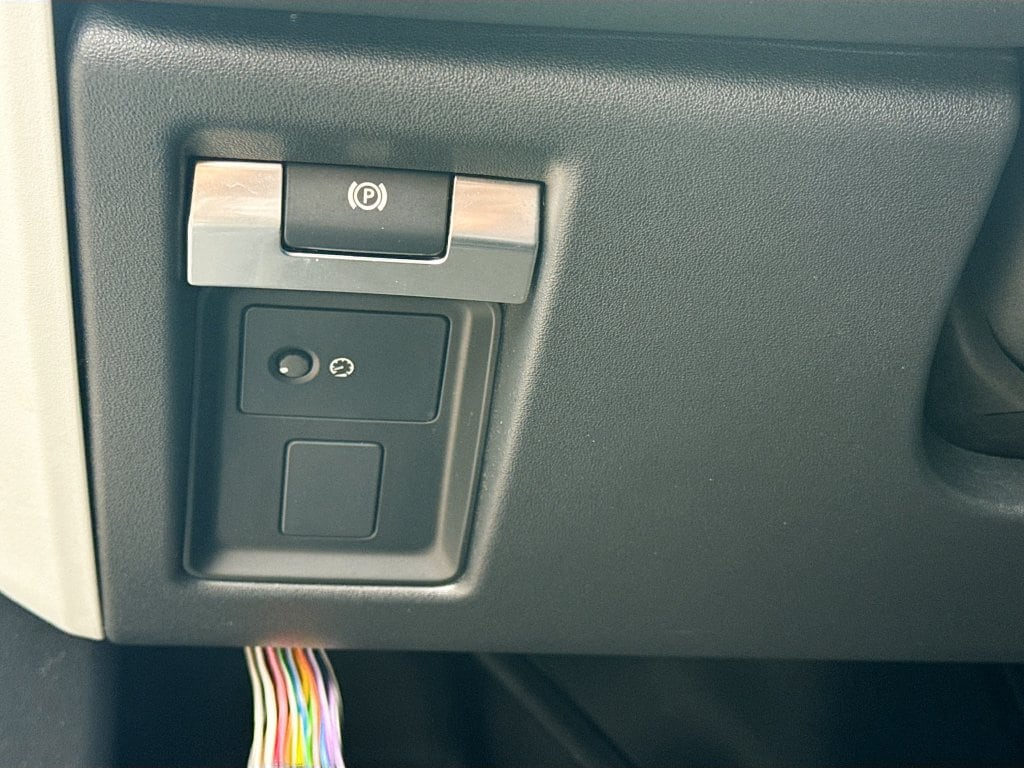 2024 Land Rover Defender S - Photo 11