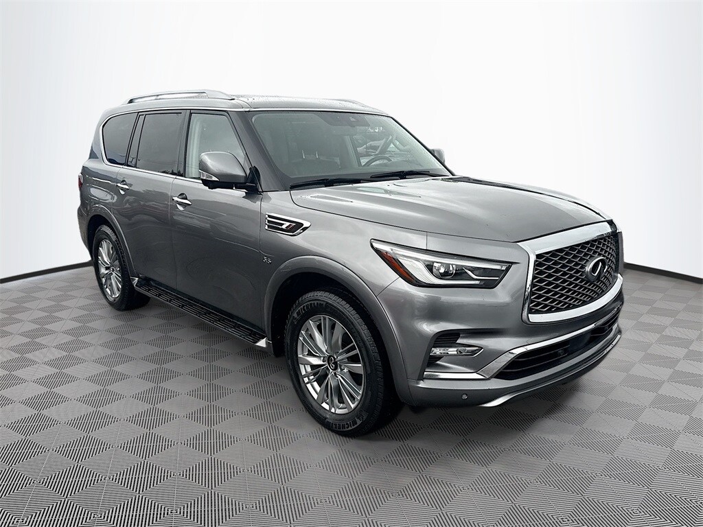2020 Infiniti QX80 Luxe photo 3