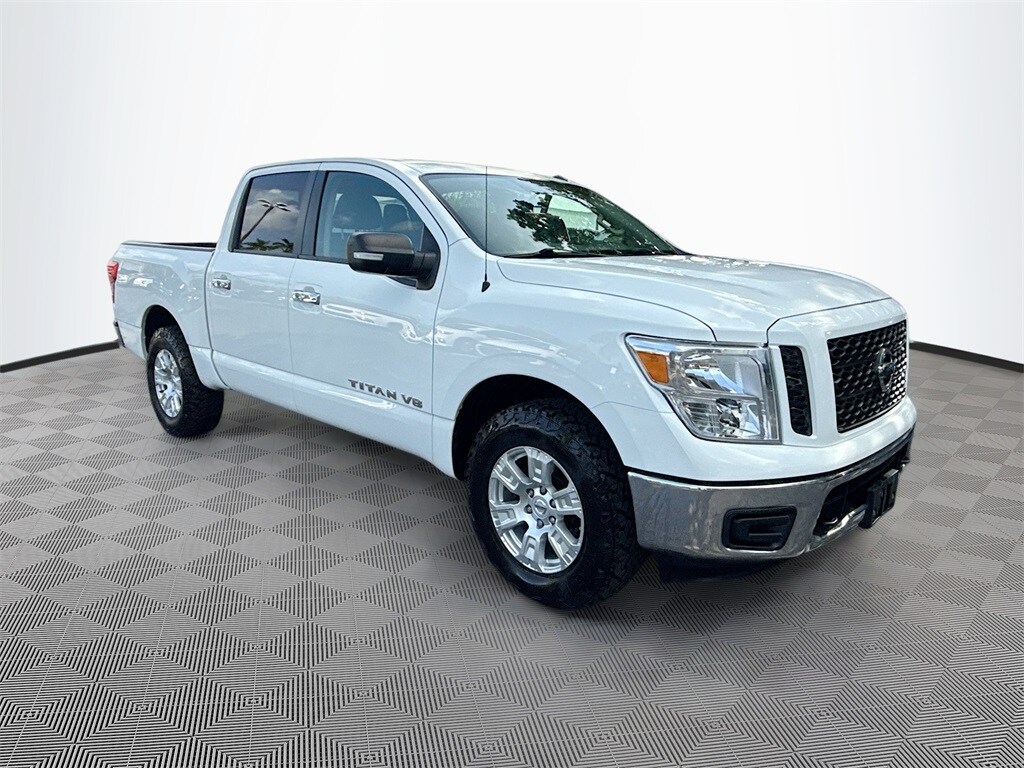 2019 Nissan Titan SV photo 3