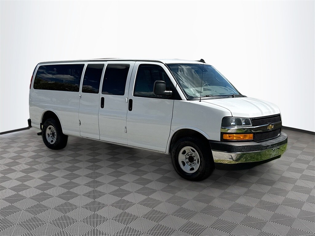 2020 Chevrolet Express 3500 LT photo 3