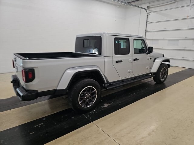 2023 Jeep Gladiator Overland photo 2