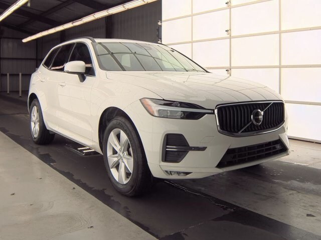 2022 Volvo XC60 B5 Momentum photo 3