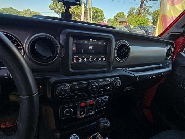 2022 Jeep Wrangler Willys photo 2