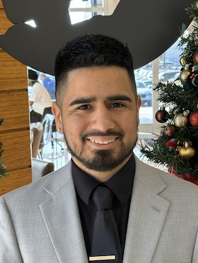 Staff member William Zapata from ID_014639