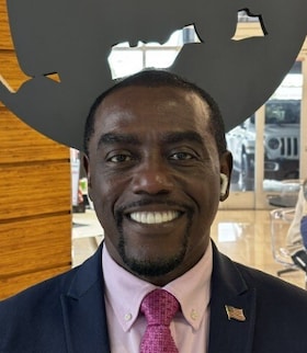Staff member Dexter Richardson from ID_2bd3b0