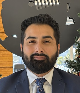 Staff member Jonathan Dussan from ID_014639