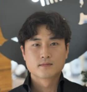 Staff member Dan Shin from ID_8244da