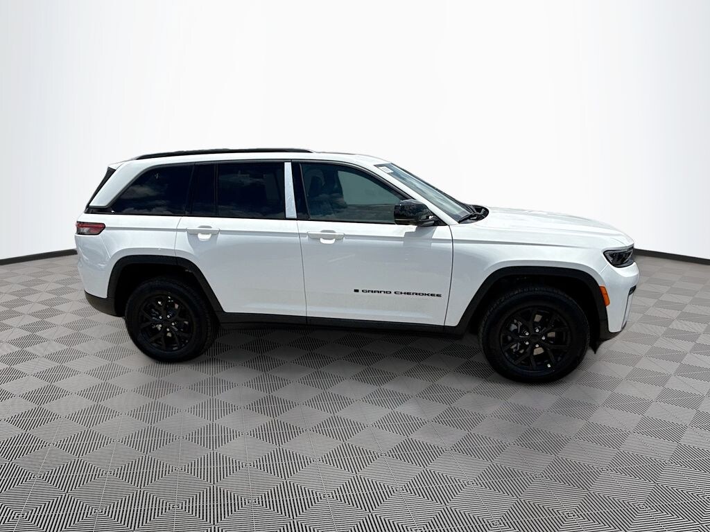 New 2026 Jeep Grand Cherokee LAREDO ALTITUDE 4X2 Sport Utility