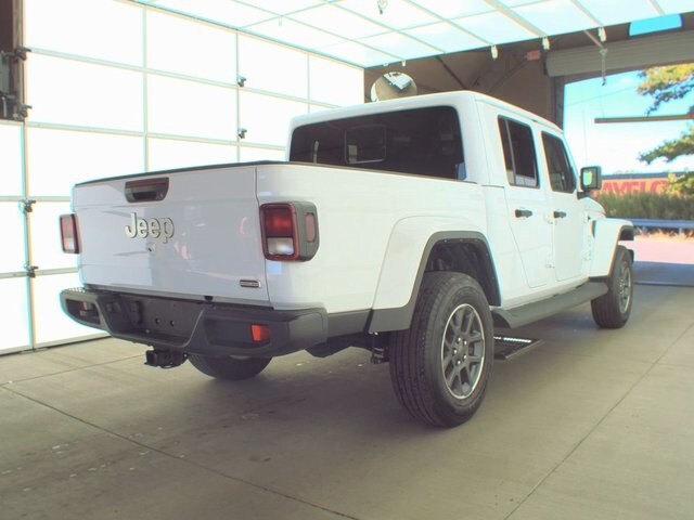 2021 Jeep Gladiator Overland photo 2