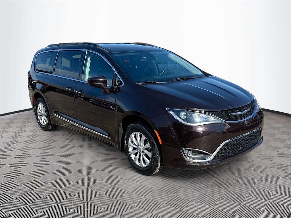 Used 2017 Chrysler Pacifica Touring L Minivan/Van