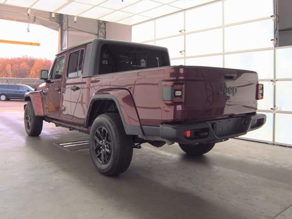 Used 2021 Jeep Gladiator Sport Truck