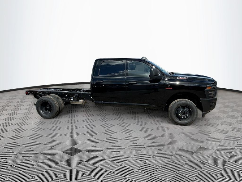 New 2026 Ram 3500 Chassis Cab TRADESMAN CREW 4X4 60' CA Pickup