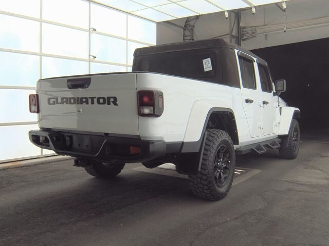 2021 Jeep Gladiator Willys photo 2