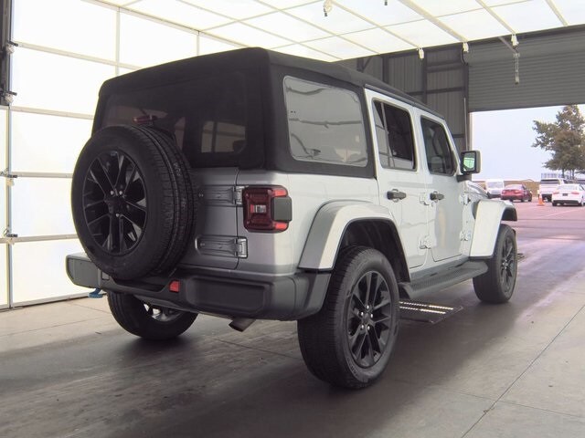 2022 Jeep Wrangler Unlimited Sahara 4xe photo 2