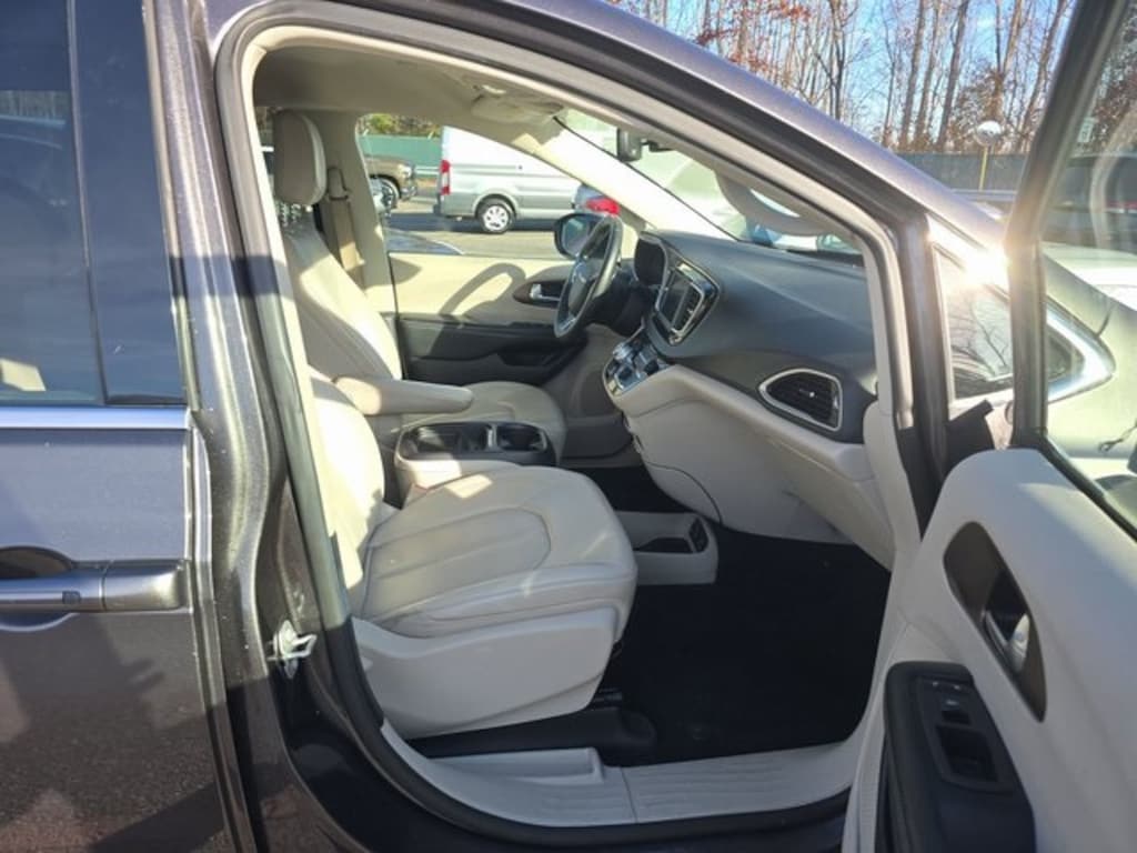 Used 2021 Chrysler Voyager LXI Minivan/Van