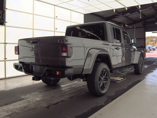 2022 Jeep Gladiator Altitude photo 2