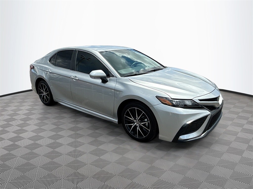 2024 Toyota Camry SE photo 3