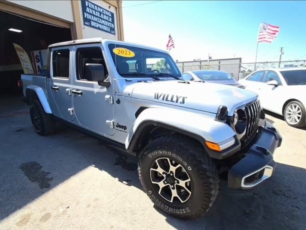 Used 2023 Jeep Gladiator Willys Truck