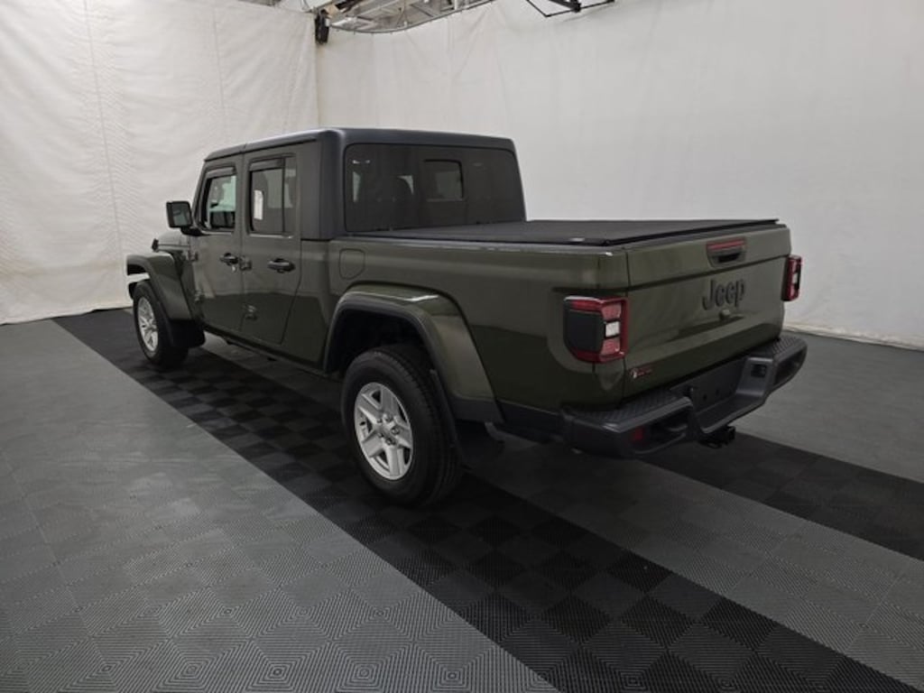 Used 2021 Jeep Gladiator Sport Truck