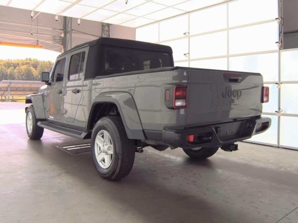 Used 2022 Jeep Gladiator Sport Truck