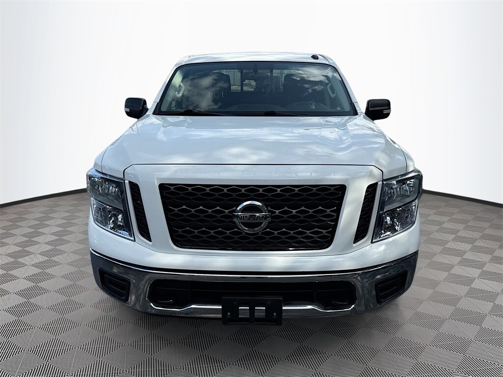 2019 Nissan Titan SV photo 2