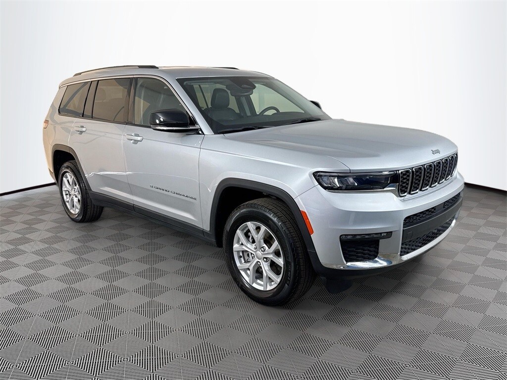 2023 Jeep Grand Cherokee L photo 3