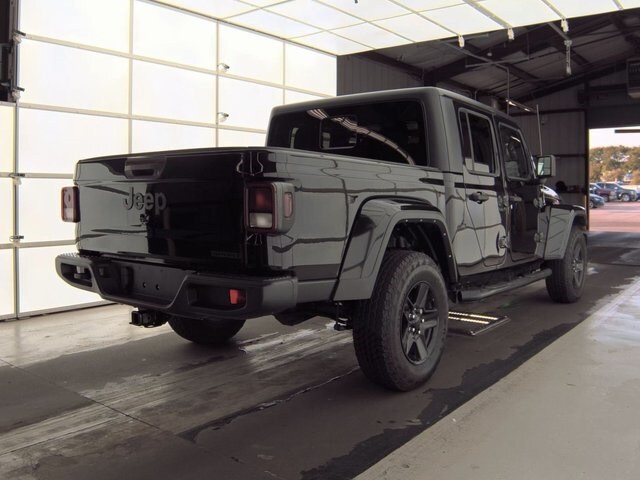2021 Jeep Gladiator Sport photo 2
