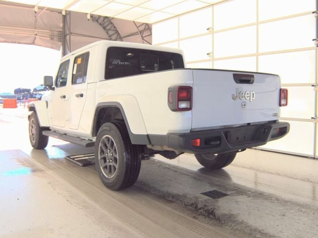 Used 2023 Jeep Gladiator Overland Truck