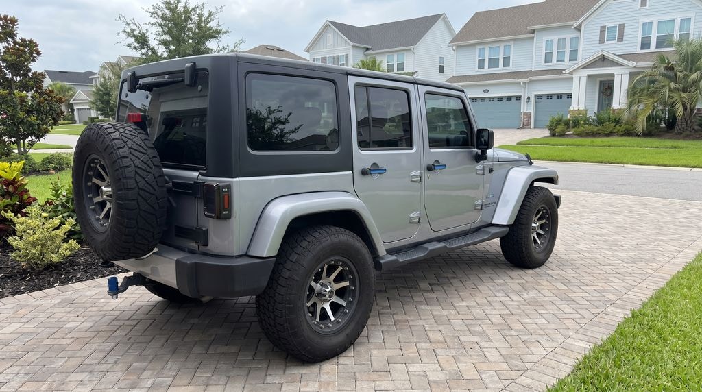 Used 2013 Jeep Wrangler Unlimited Sahara SUV