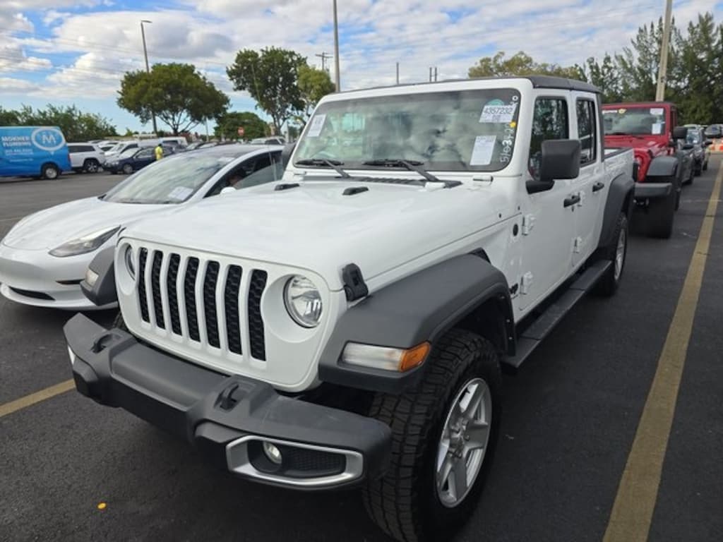 Used 2023 Jeep Gladiator Sport Truck