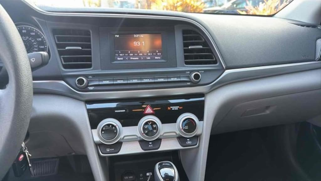 Used 2019 Hyundai Elantra SE Sedan