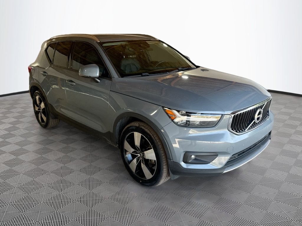 Used 2021 Volvo XC40 Momentum SUV