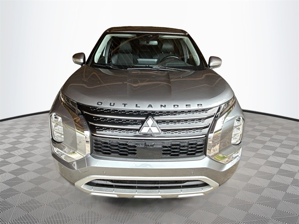 2024 Mitsubishi Outlander SE photo 2