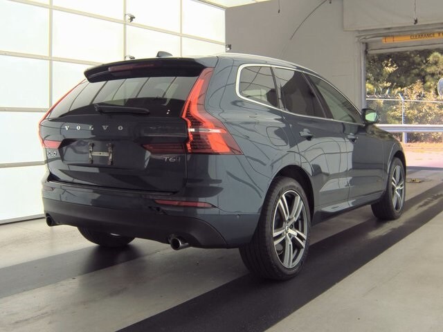2019 Volvo XC60 T6 Momentum photo 2