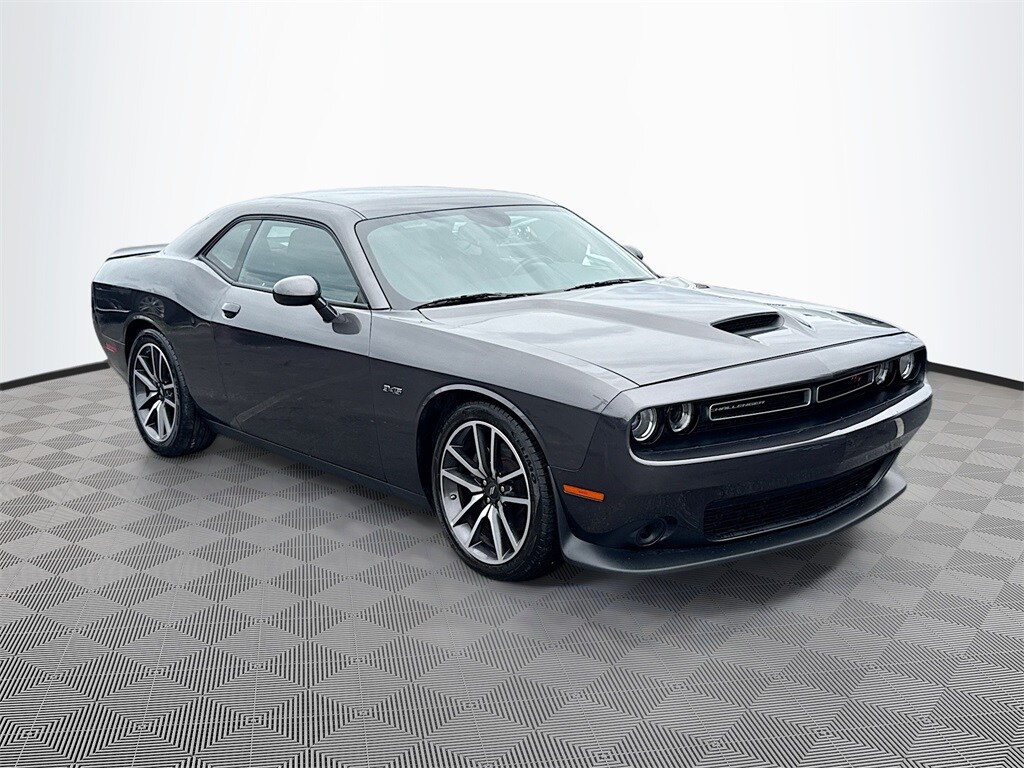 2023 Dodge Challenger R/T photo 3
