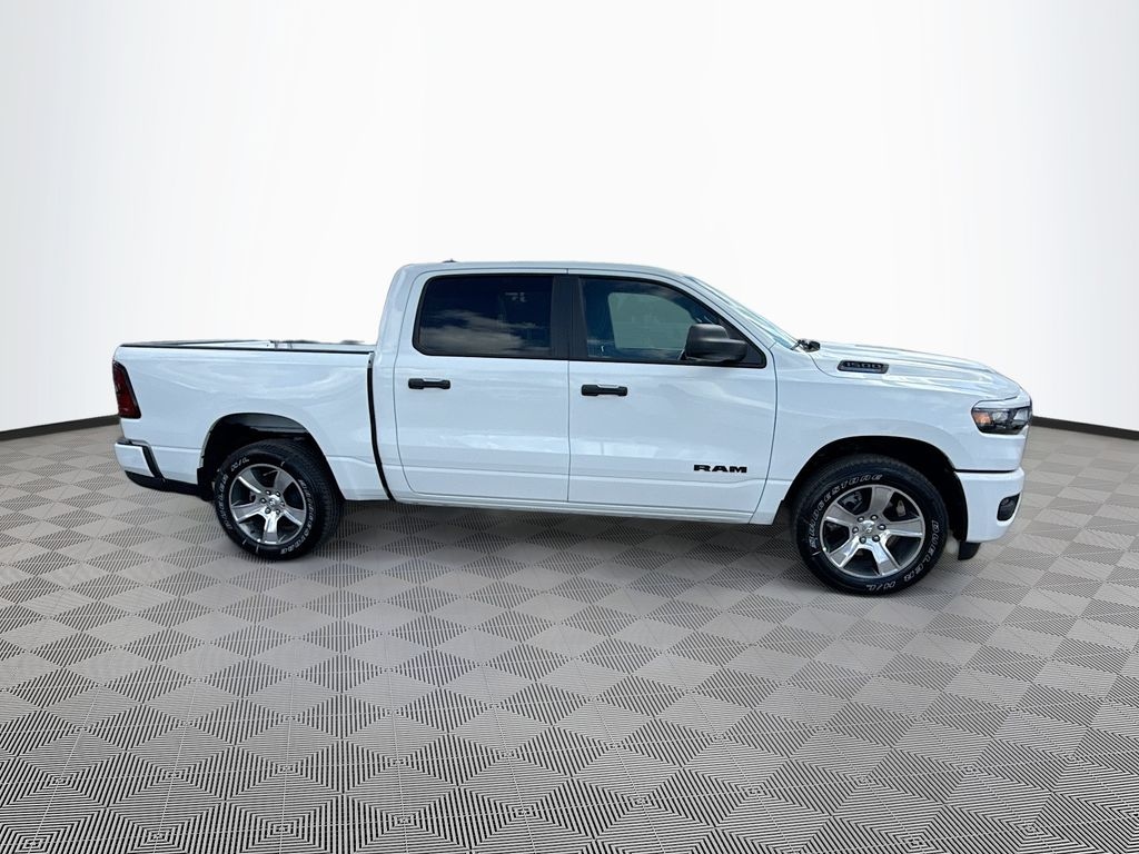 New 2026 Ram 1500 EXPRESS CREW CAB 4X2 5'7 BOX Pickup