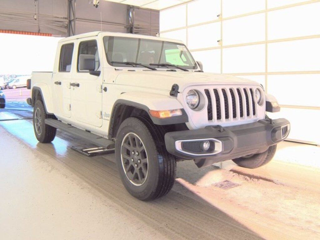 Used 2023 Jeep Gladiator Overland Truck