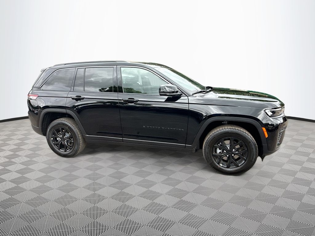 New 2026 Jeep Grand Cherokee LAREDO ALTITUDE 4X2 Sport Utility
