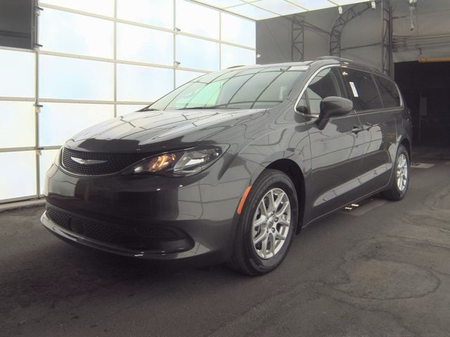 2021 Chrysler Voyager's photo