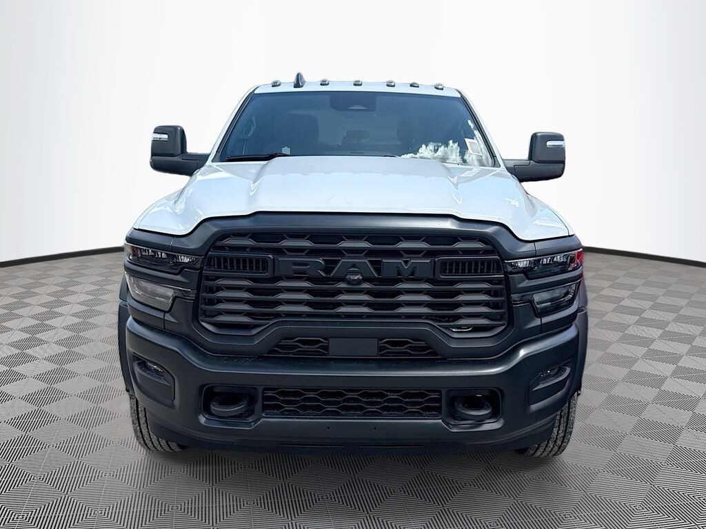 New 2026 Ram 5500 Chassis Cab TRADESMAN CREW 4X4 84' CA Pickup