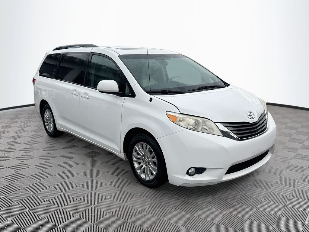 Used 2014 Toyota Sienna XLE Minivan/Van