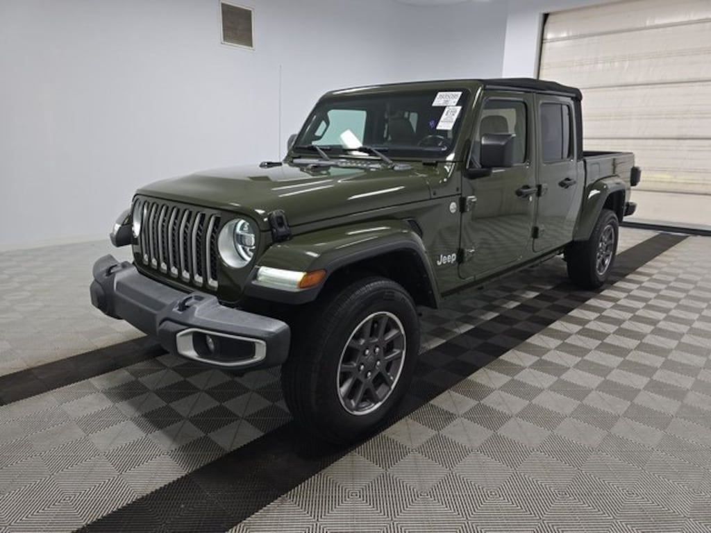 Used 2022 Jeep Gladiator Overland Truck