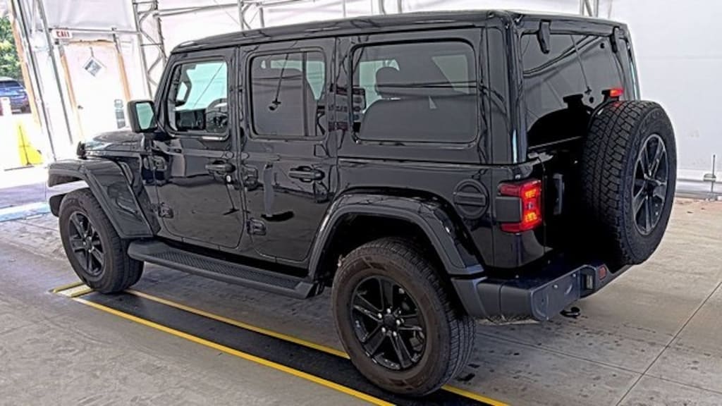 Used 2022 Jeep Wrangler Unlimited Sahara Altitude SUV