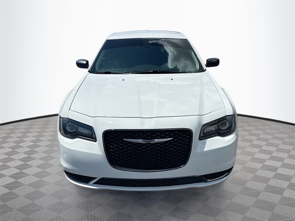 Used 2019 Chrysler 300 Touring with VIN 2C3CCAAG4KH758187 for sale in Plantation, FL