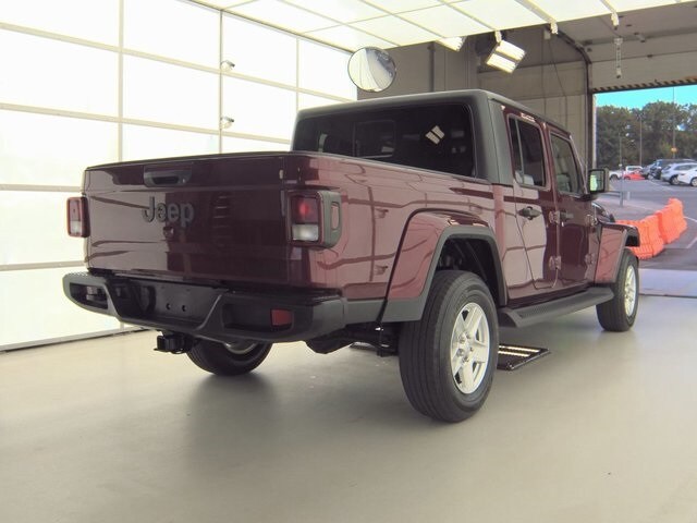 2021 Jeep Gladiator Sport photo 2