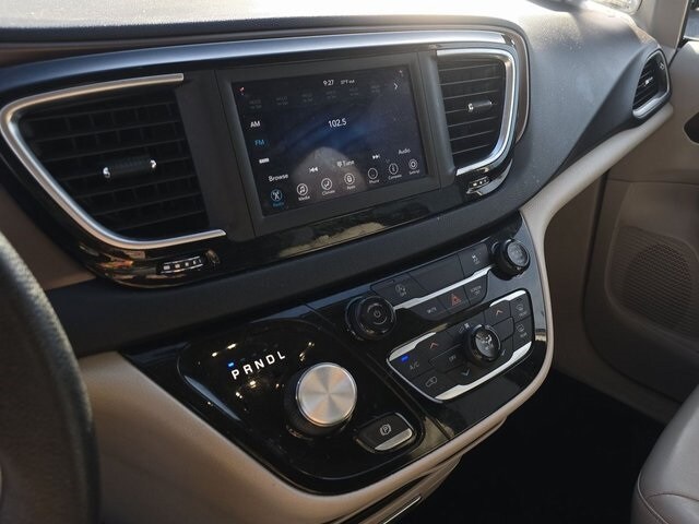 2021 Chrysler Voyager LXi photo 2