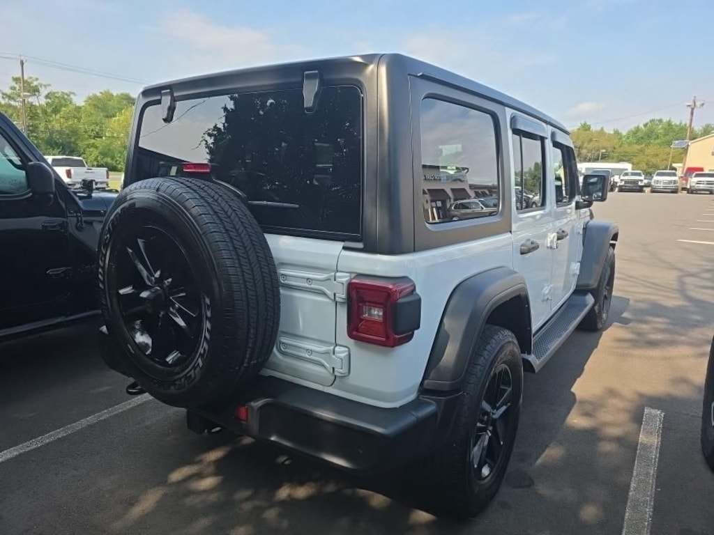 2022 Jeep Wrangler Unlimited Sport fotoğraf 3