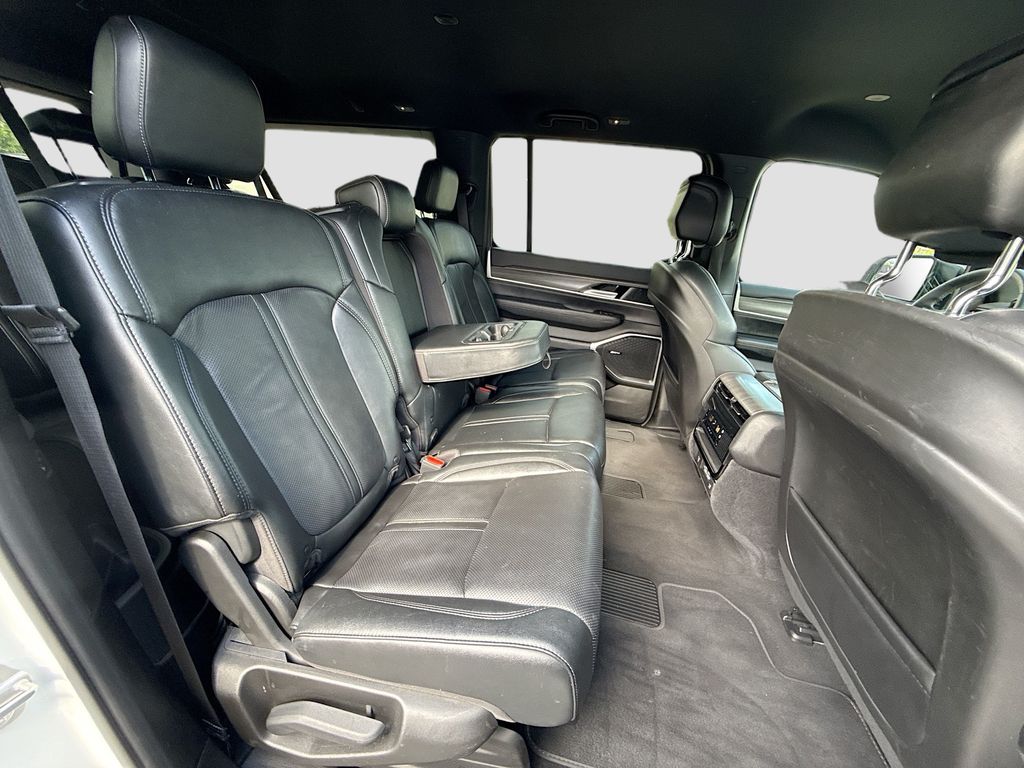 2024 Jeep Wagoneer L Series III - Photo 30
