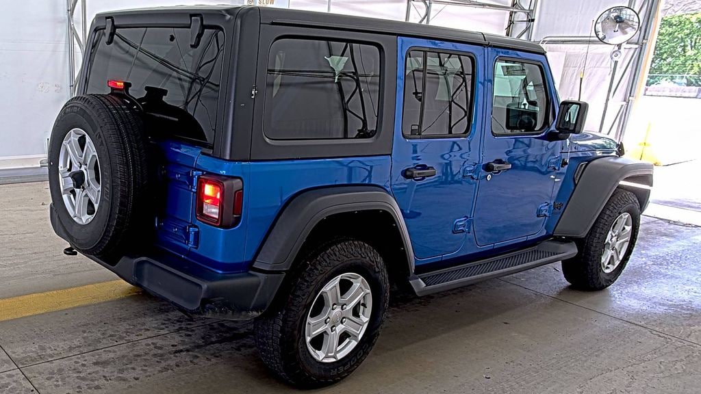 2022 Jeep Wrangler Unlimited Sport fotoğraf 3
