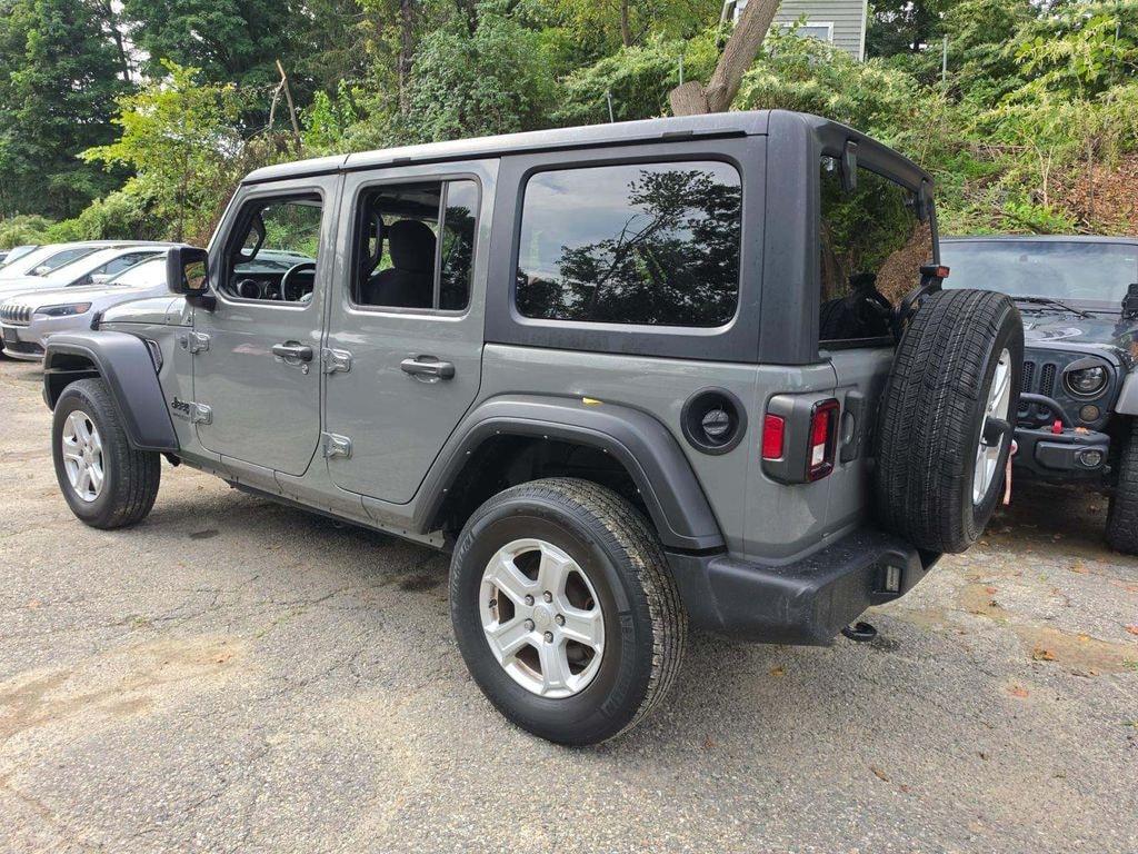 2022 Jeep Wrangler Unlimited Sport fotoğraf 2